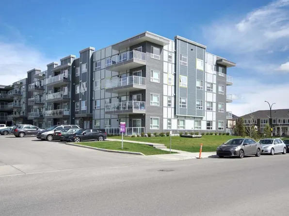 40 W Carrington Plz NW #304, Calgary, AB T3P 1Y3