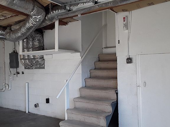 5th image of 7827 Holiday Hills Cir