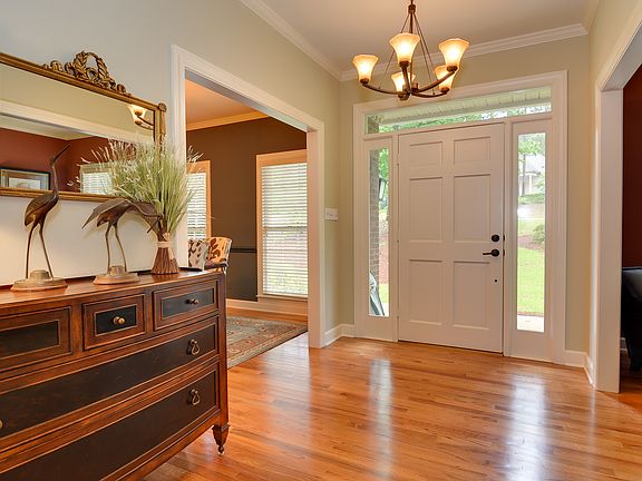 4th image of 300 Willow Lake Ct