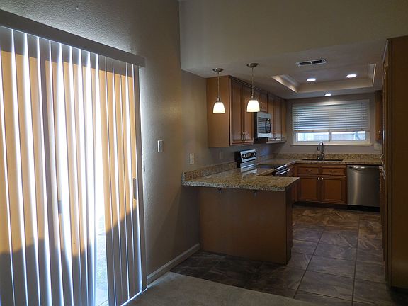 3rd image of 254 Edwin Dr