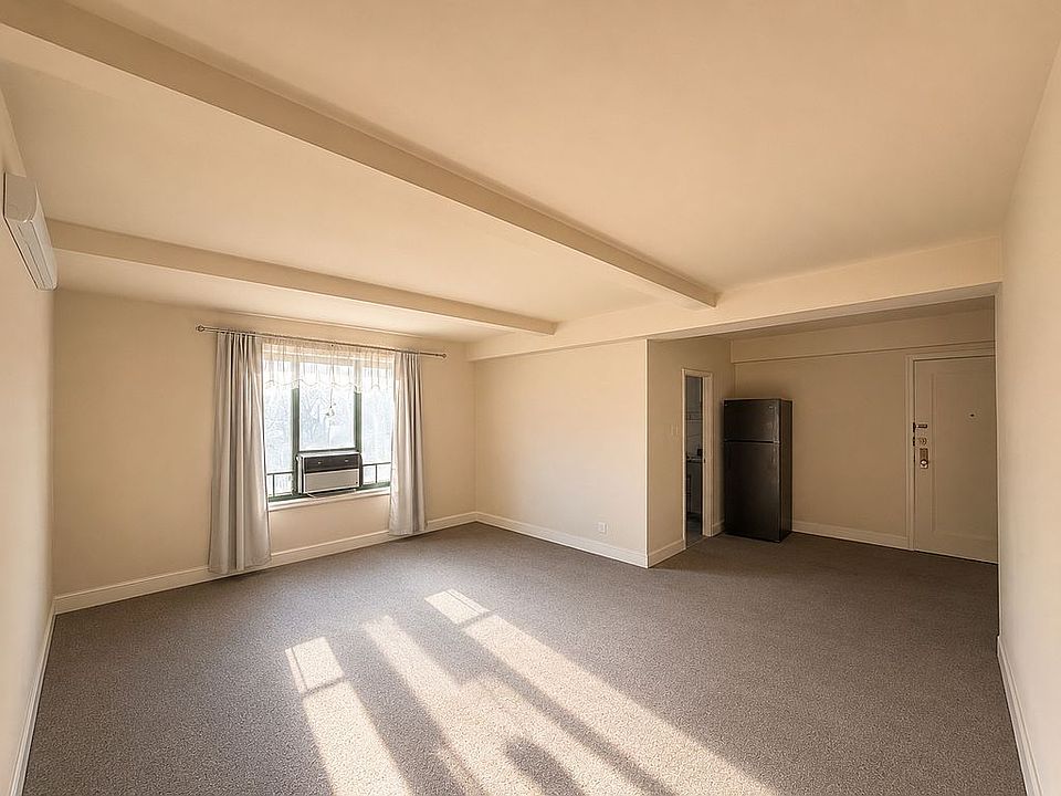 2nd image of 28 Metropolitan Oval APT 8B