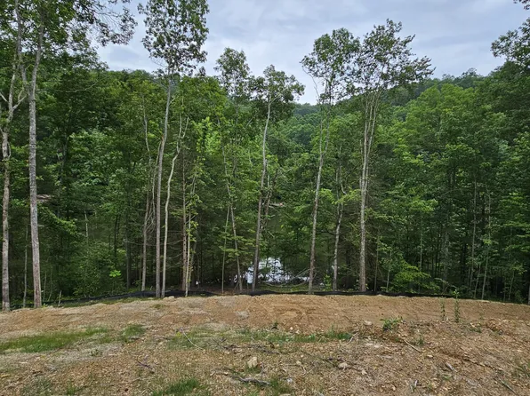 611 Cliffs Edge Rd, East Bernstadt, KY 40729