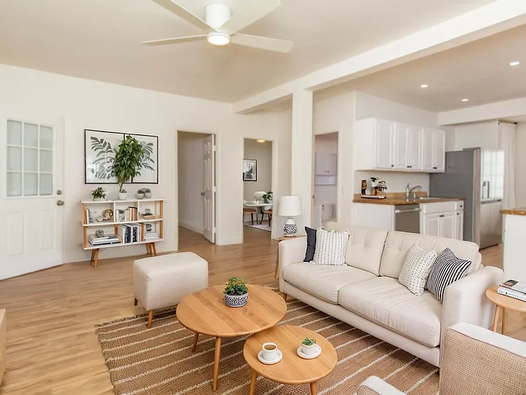 Refreshed + Bright 2 Bed/1 Bath in the Heart of North Park! — Photo 2