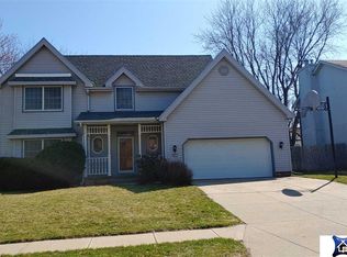 611 Elm Hurst Dr, Papillion, NE 68046