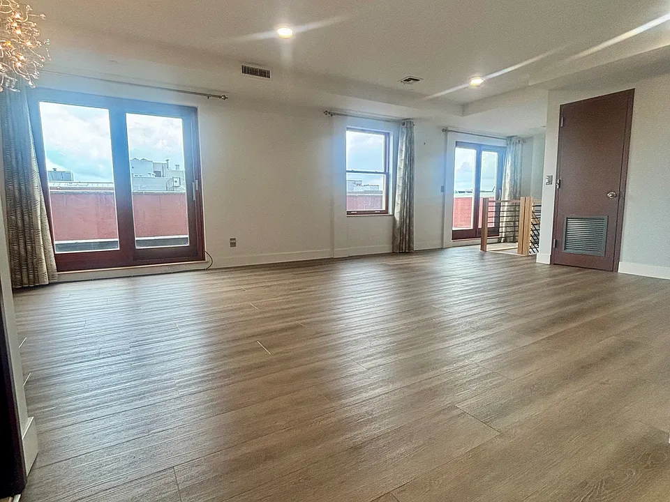 2381 Ocean Ave #7D