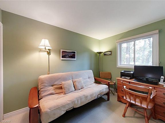 3rd image of 162 Escarpment Cres