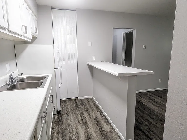 Copper Cove Apartments — Photo 32