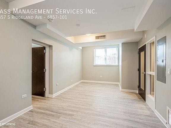 4th image of 6857 S Ridgeland Ave #101