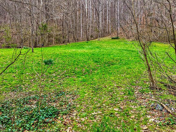 2nd image of 1795 Bear Hollow Rd