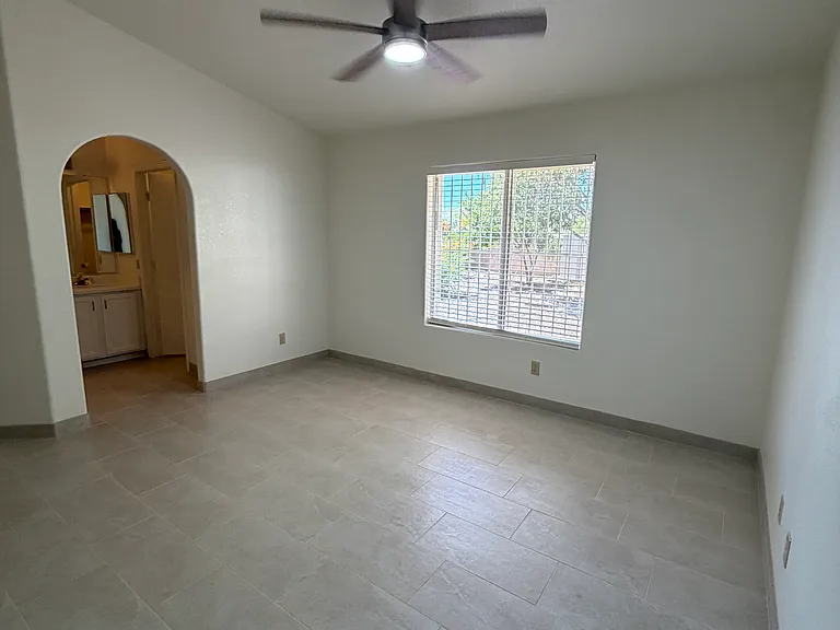 2534 S Perillo Dr — Photo 37