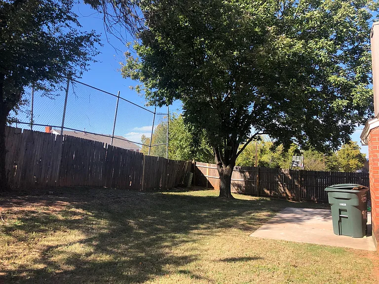 913 Chartrand Ct — Photo 12