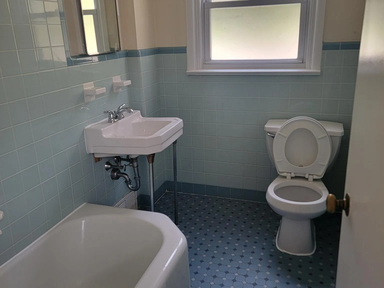 2 bed, 800 sqft, $1,800 — Photo 2
