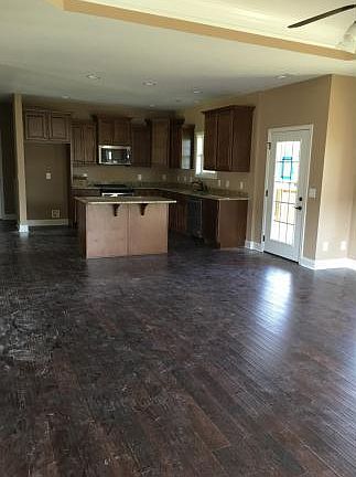 4th image of 214 Laurel Cyn