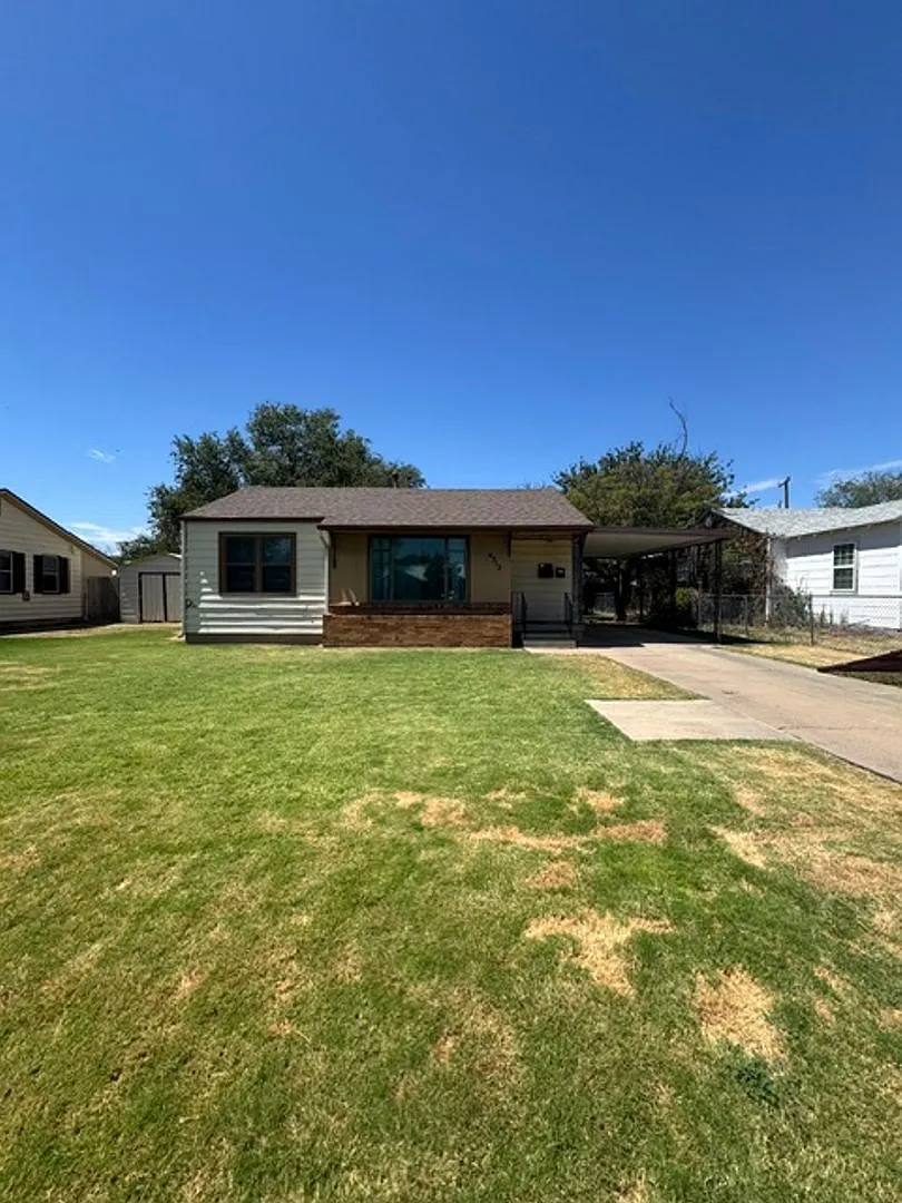 Southlawn Home — Photo 1