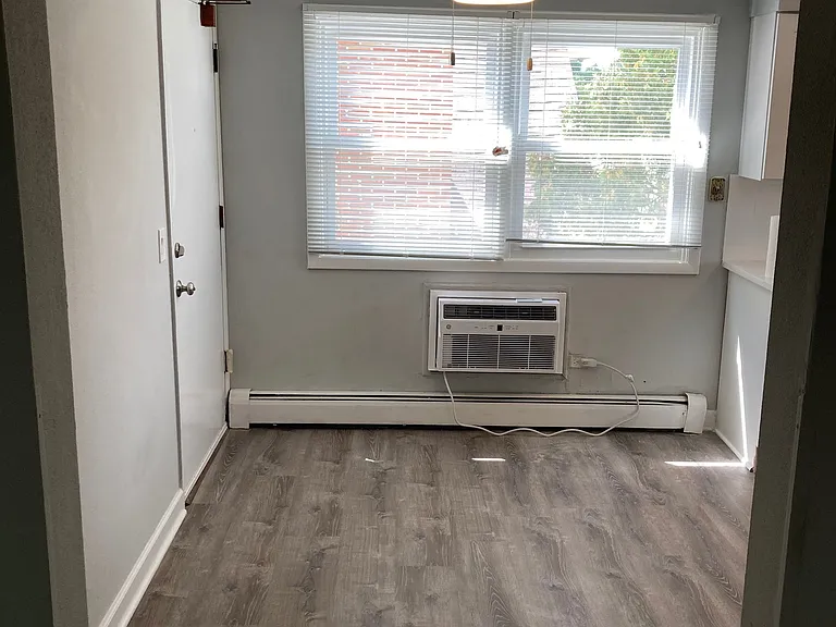 897 Graceland Ave #2W — Photo 7