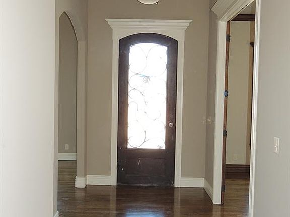 4th image of 502 NE Lake Pointe Pl