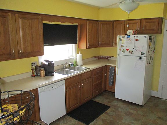 3rd image of 614 S Lott Blvd