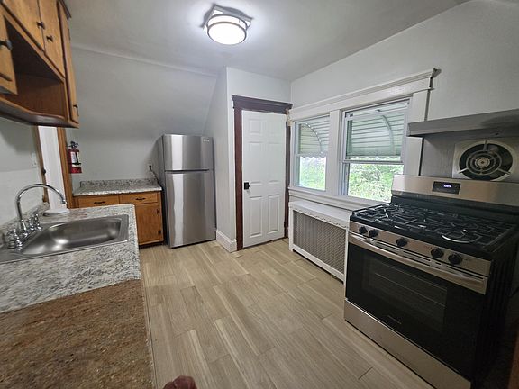 3rd image of 81 Waring Pl Floor 3