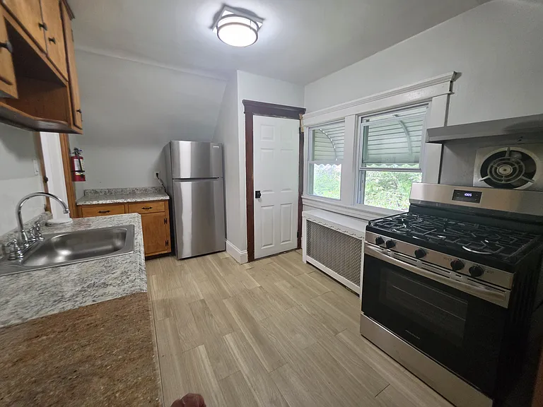 81 Waring Pl #3 — Photo 6