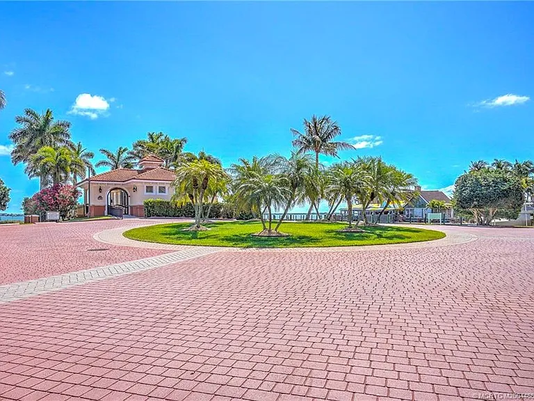 1528 NE Outrigger Landings Dr #208 — Photo 58
