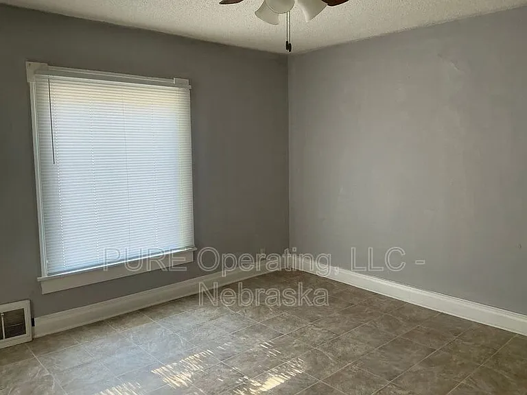 810 E Erie St #1 — Photo 10