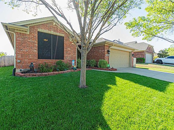 2nd image of 3105 Yosemite Dr