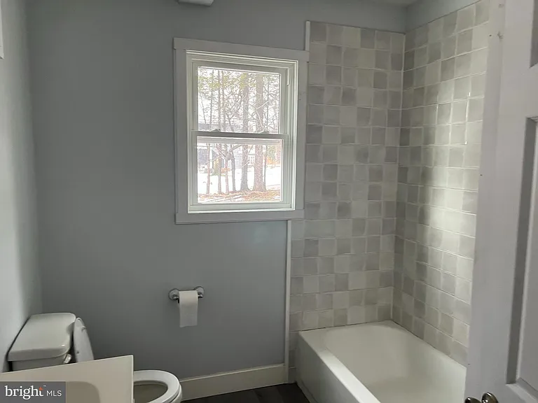 604 E Oak St — Photo 15