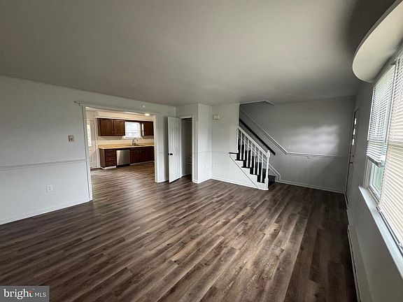 4th image of 471 S Market Ave