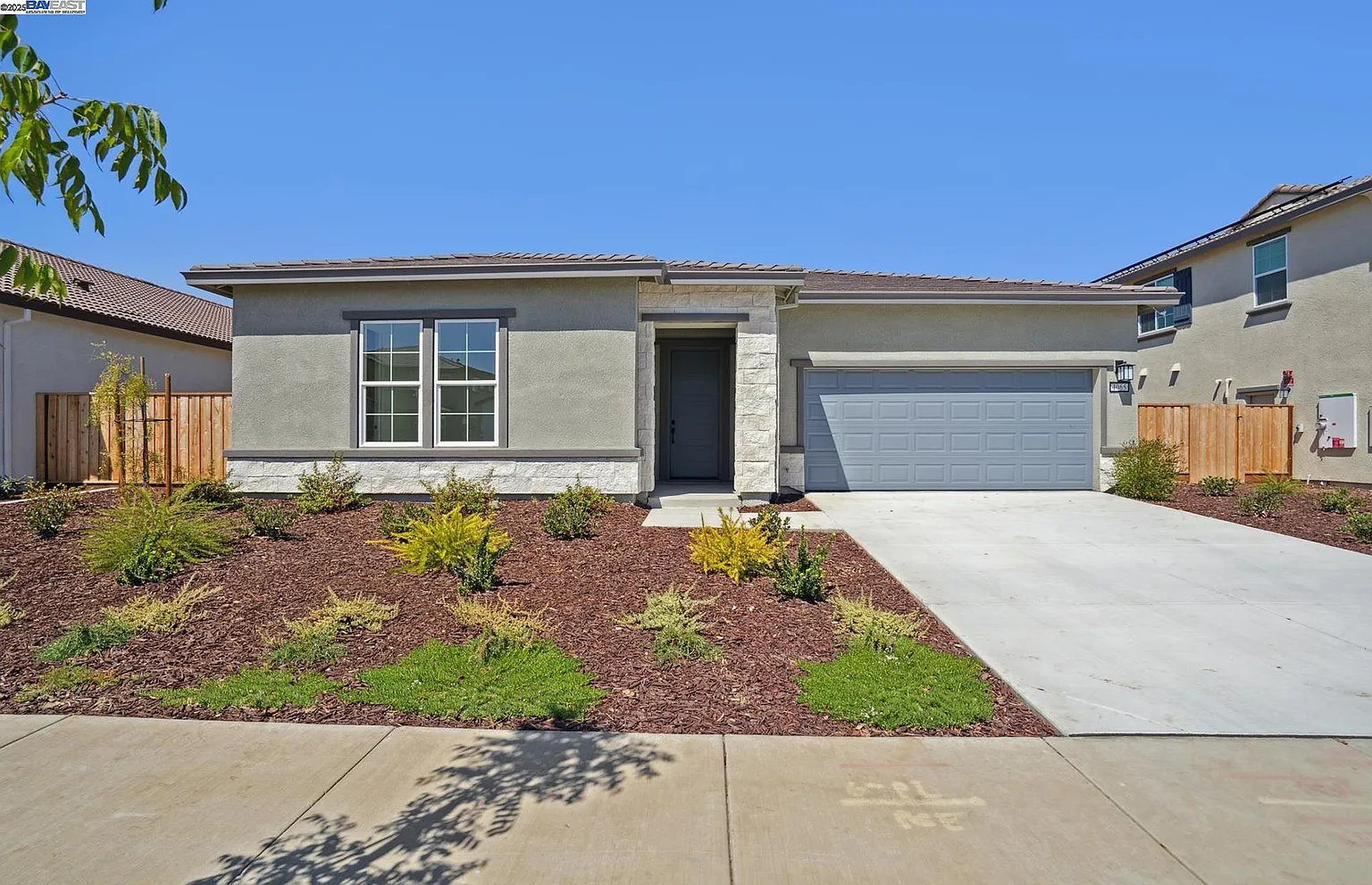 1065 Bradbury Dr photo 1
