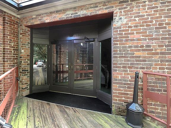 3rd image of 801 McGee St #18