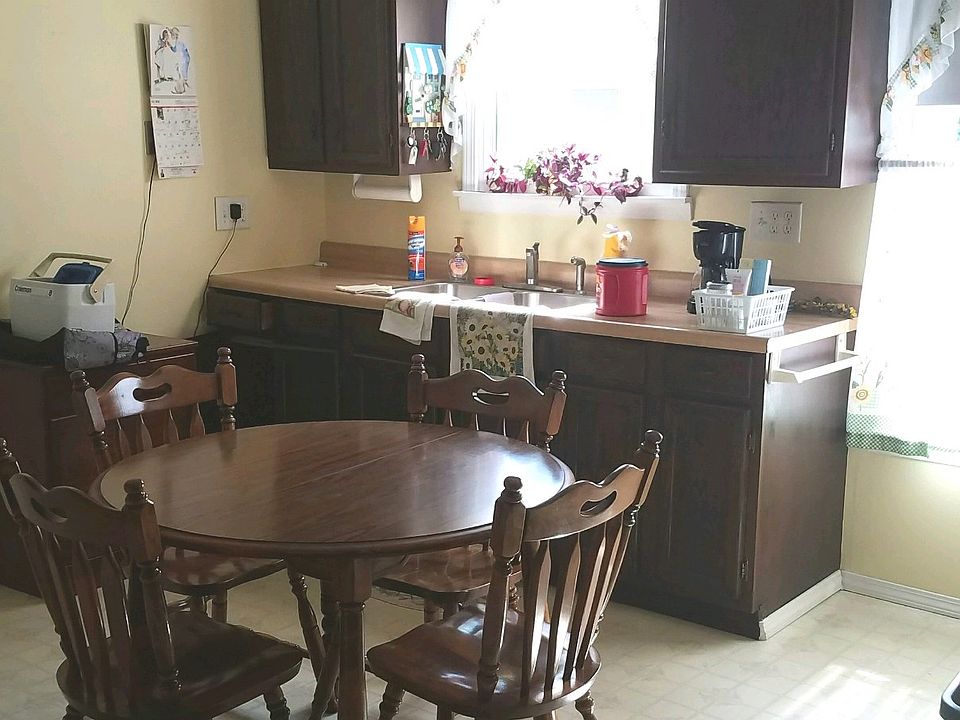 2nd image of 810 E Jefferson St