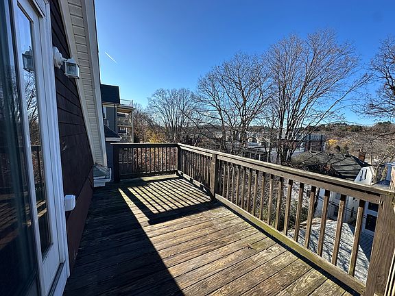 5th image of 76 Wenham St #3