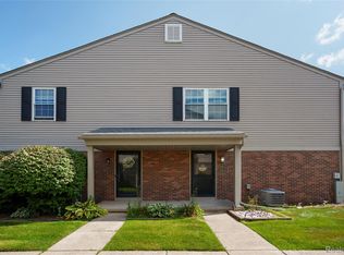 15811 N Franklin Dr, Clinton Township, MI