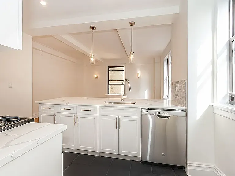 27 W 96th St #10B — Photo 4