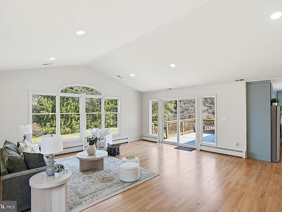 3rd image of 704 Chapel Ridge Rd