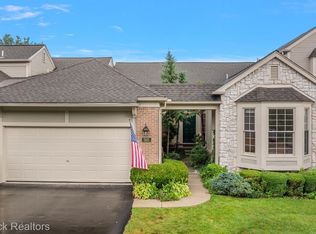 505 Newburne Pointe, Bloomfield Hills, MI 48304