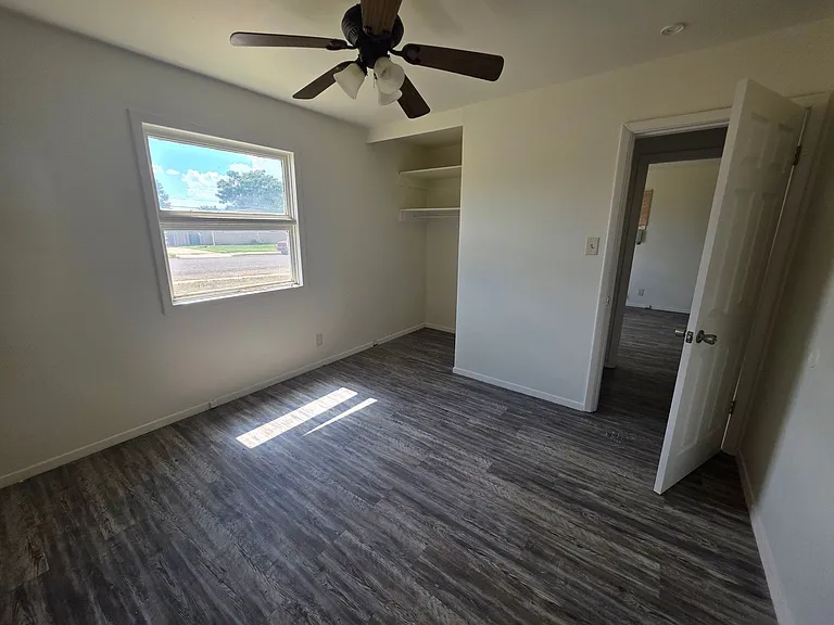 2422 Redwood St — Photo 10