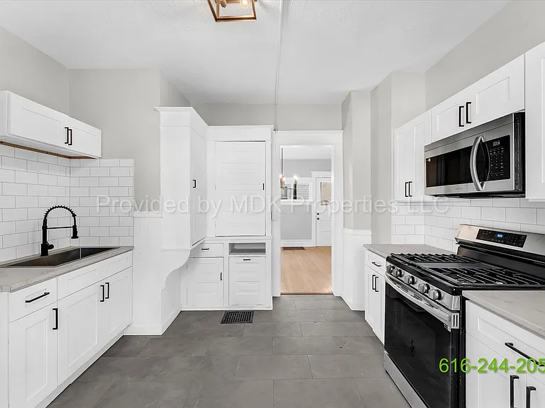 425 Woodlawn St SE — Photo 7