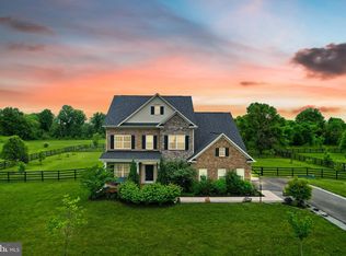 14416 Falconaire Pl, Leesburg, VA 20176