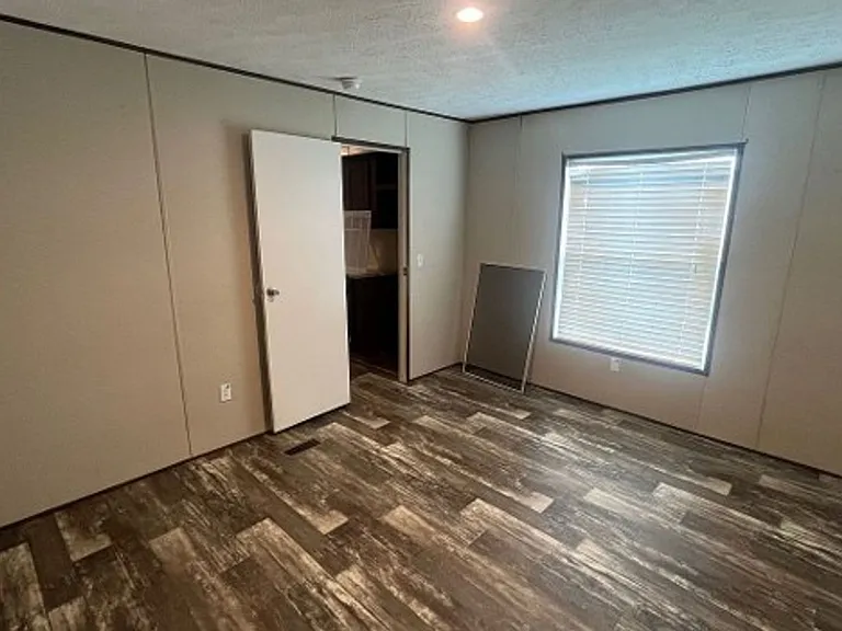 301 Henning Dr — Photo 6