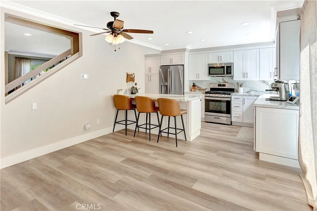2 bed, 2.5 bath, 1305 sqft, $3,800 — Photo 4