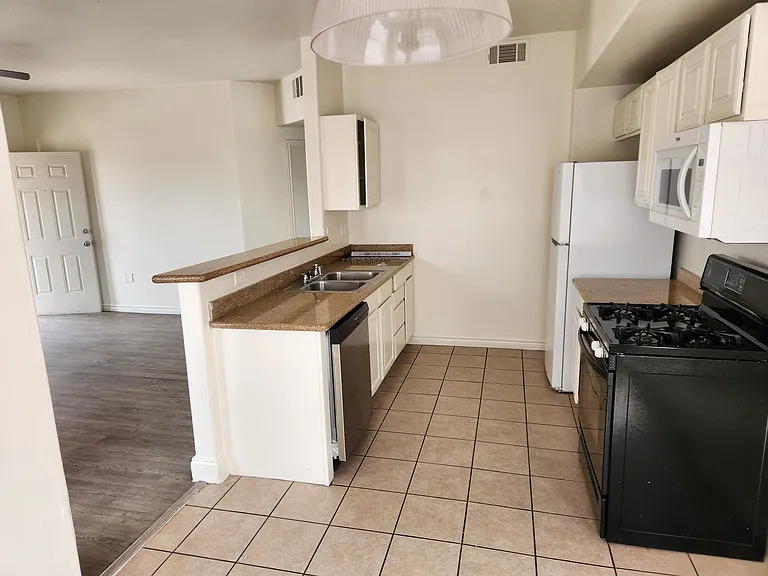 Sunrise Park Condominiums — Photo 57