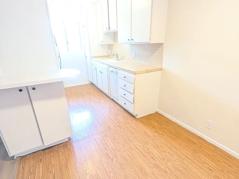 648 N Hayworth Ave — Photo 14