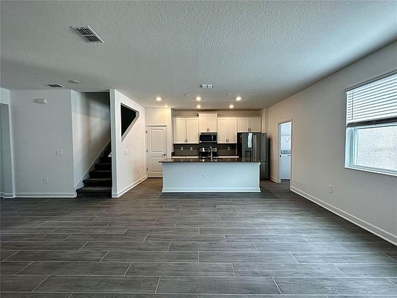 3rd image of 3101 Villa Way Cir
