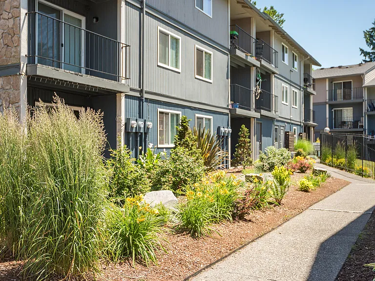 Oak Grove Exterior Landscaping