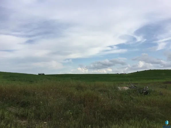 13 Edgewater Dr, Gary, SD 57237