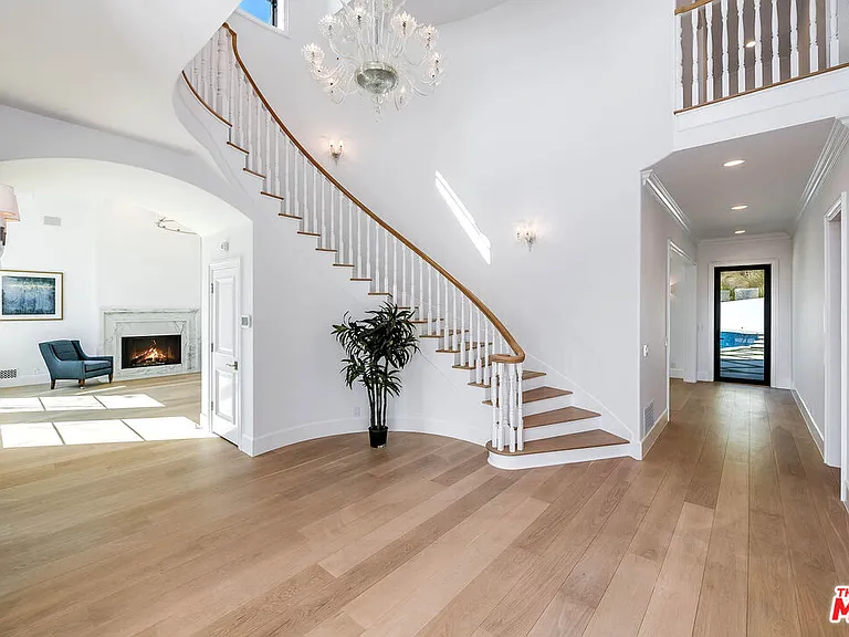 1348 Marinette Rd — Photo 4