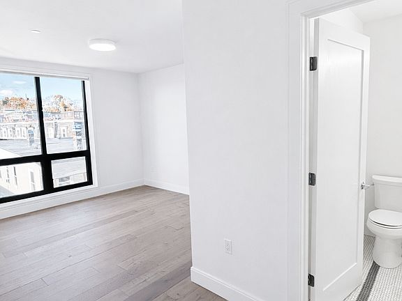 5th image of 1121 Dorchester Ave #406