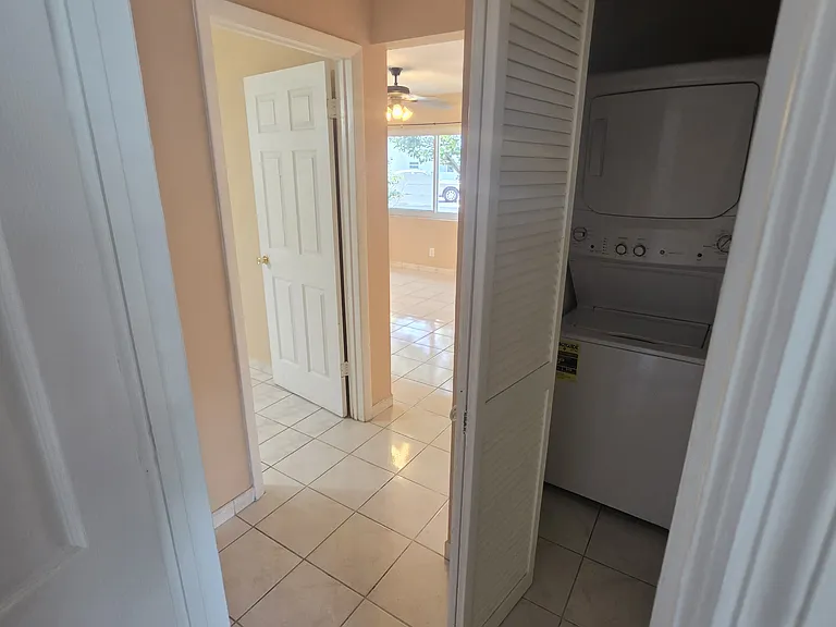 812 NE 2nd St #2 — Photo 12