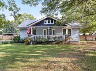 806 Gulliver St, Fountain Inn, SC 29644